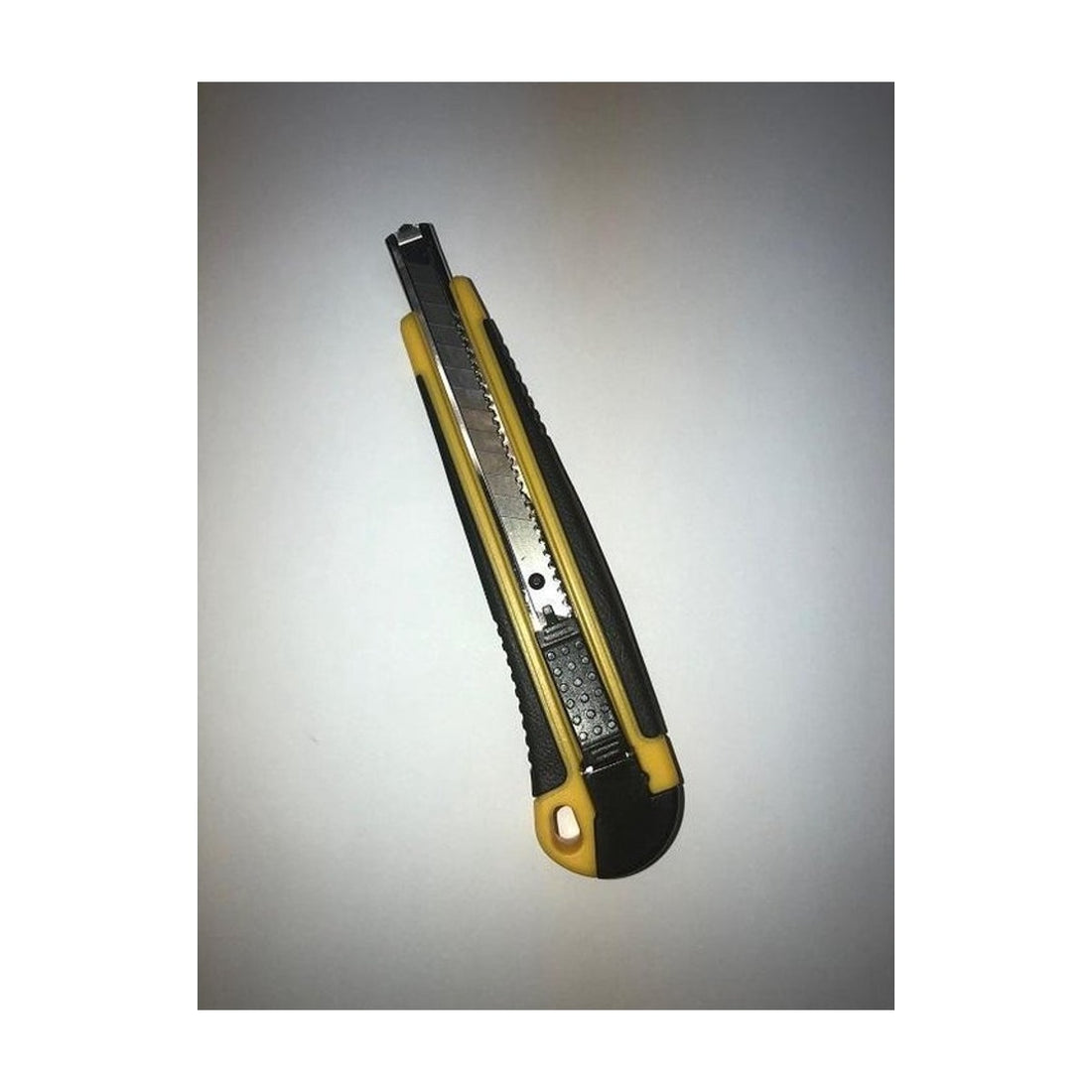 Afbreekmes van 9 mm in metalen schacht en met kunststof Anti-slip rubberized grip