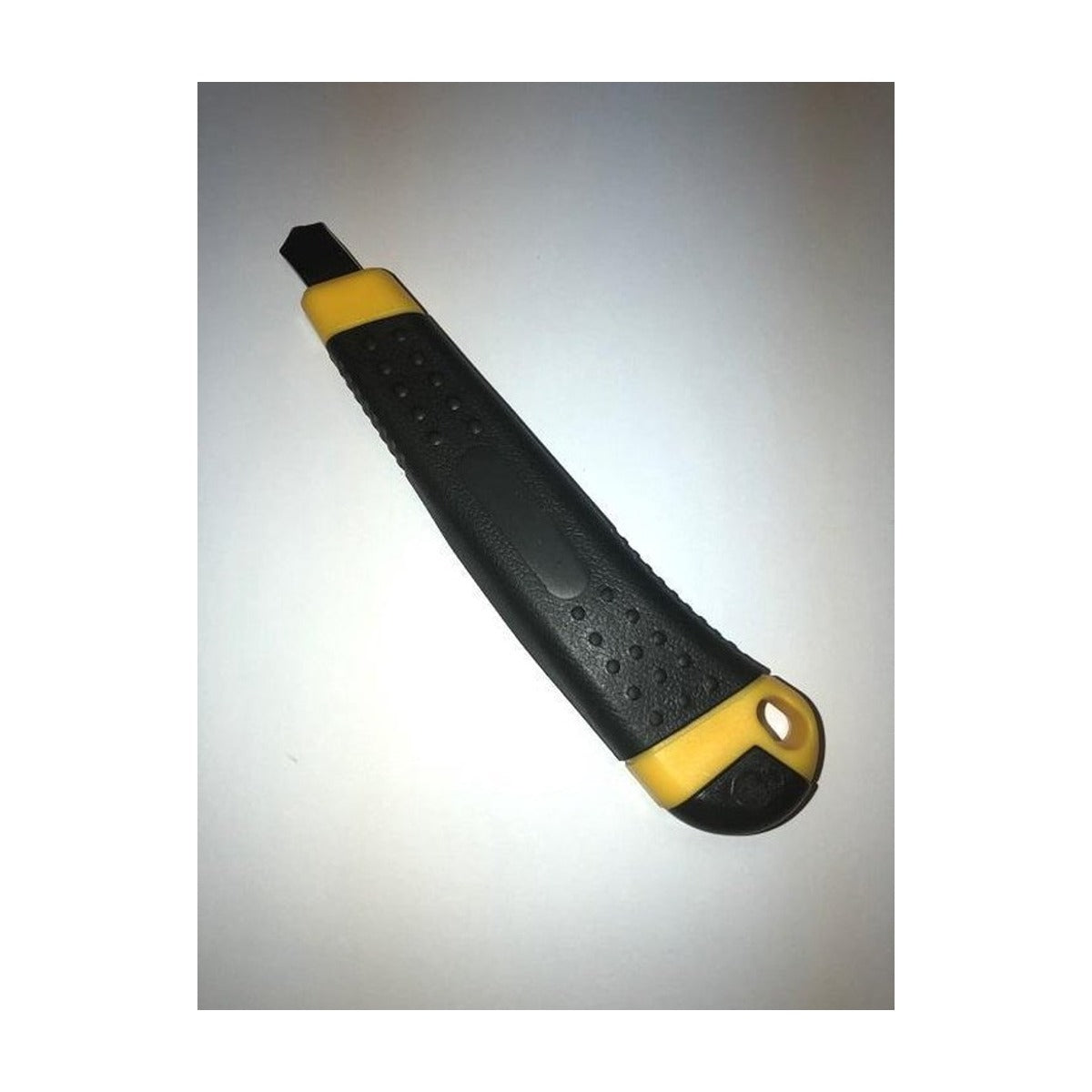 Afbreekmes van 9 mm in metalen schacht en met kunststof Anti-slip rubberized grip