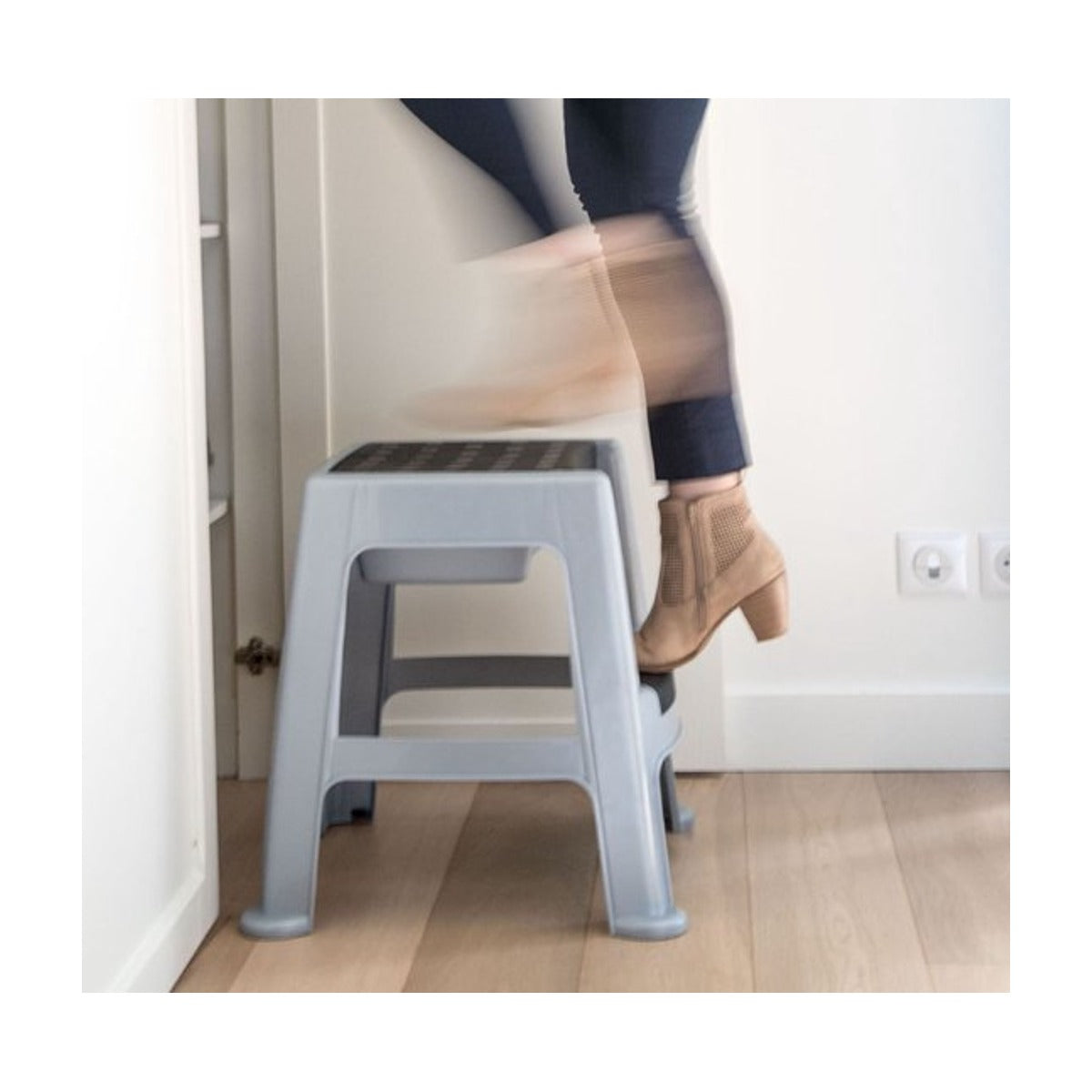 Power Tower krukje met 2 treden, opberggedeelte en anti-slip poten. EN14183