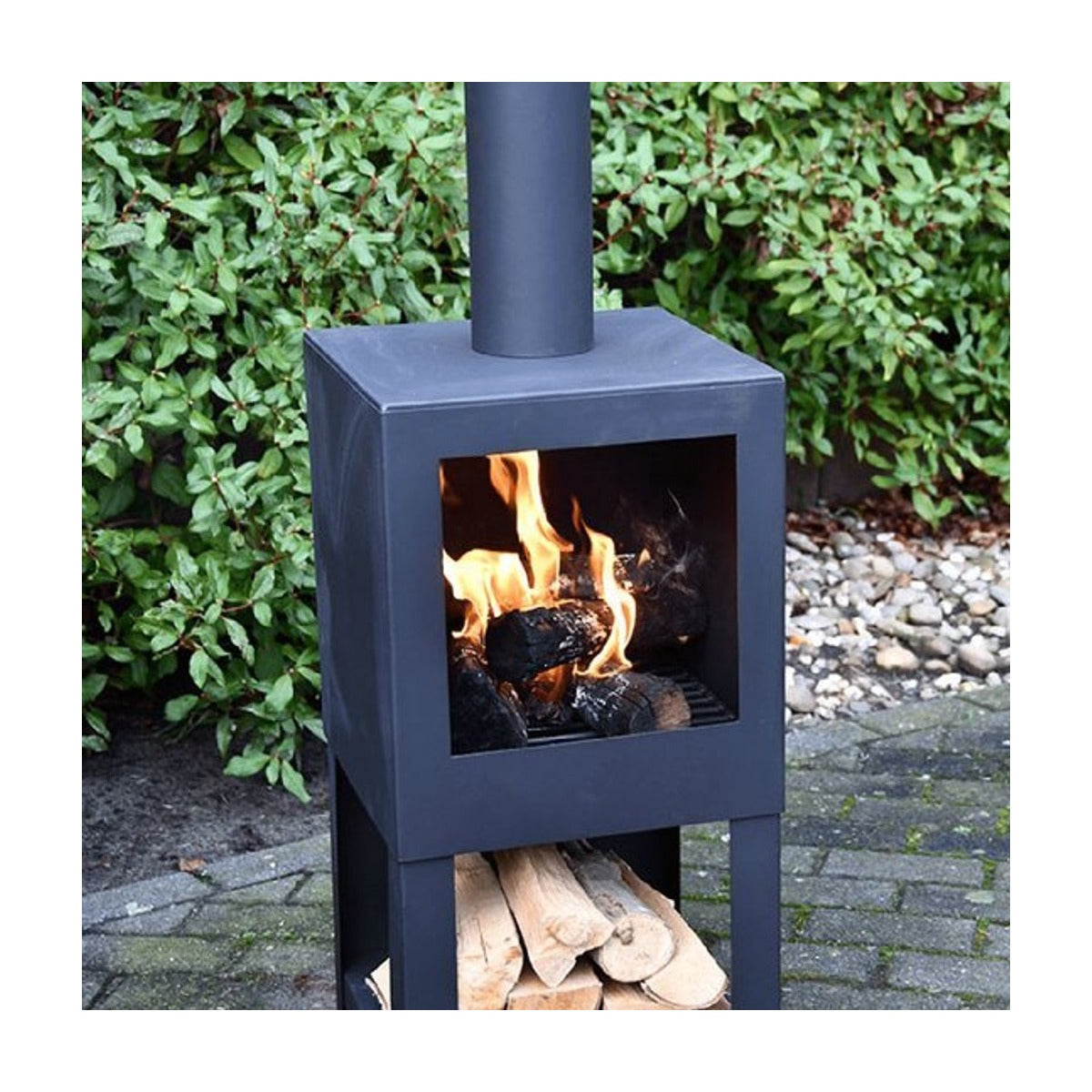 Esschert Design - Buitenkachel met houtopslag zwart - Vuurhaard - Staal - Zwart