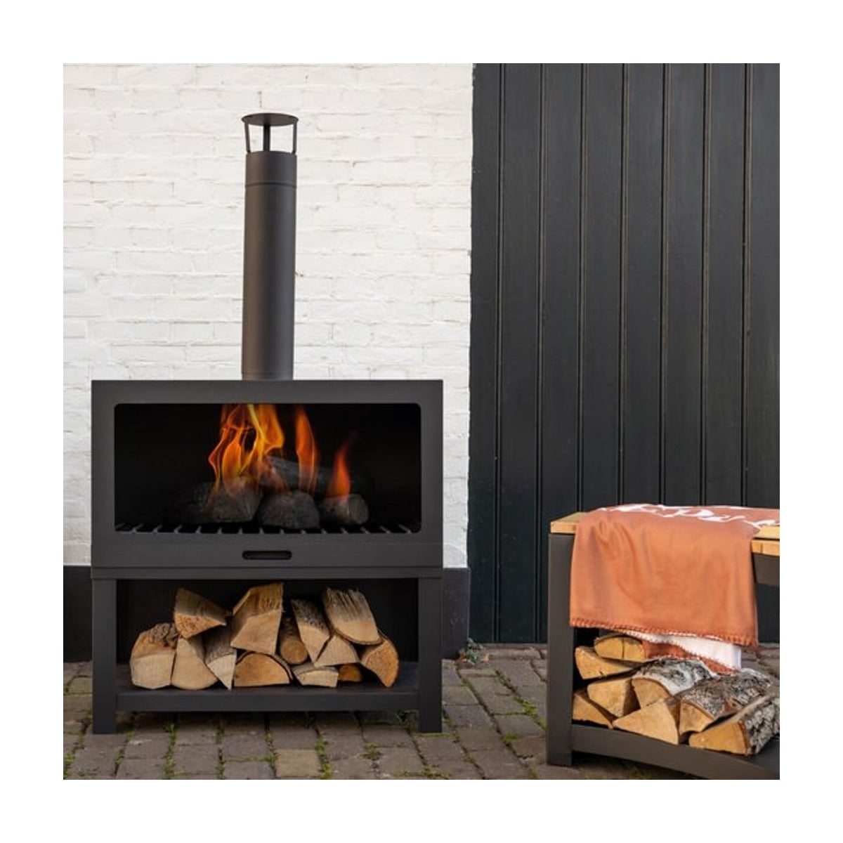Esschert Design - Buitenkachel met houtopslag zwart - Vuurhaard - Staal - Zwart