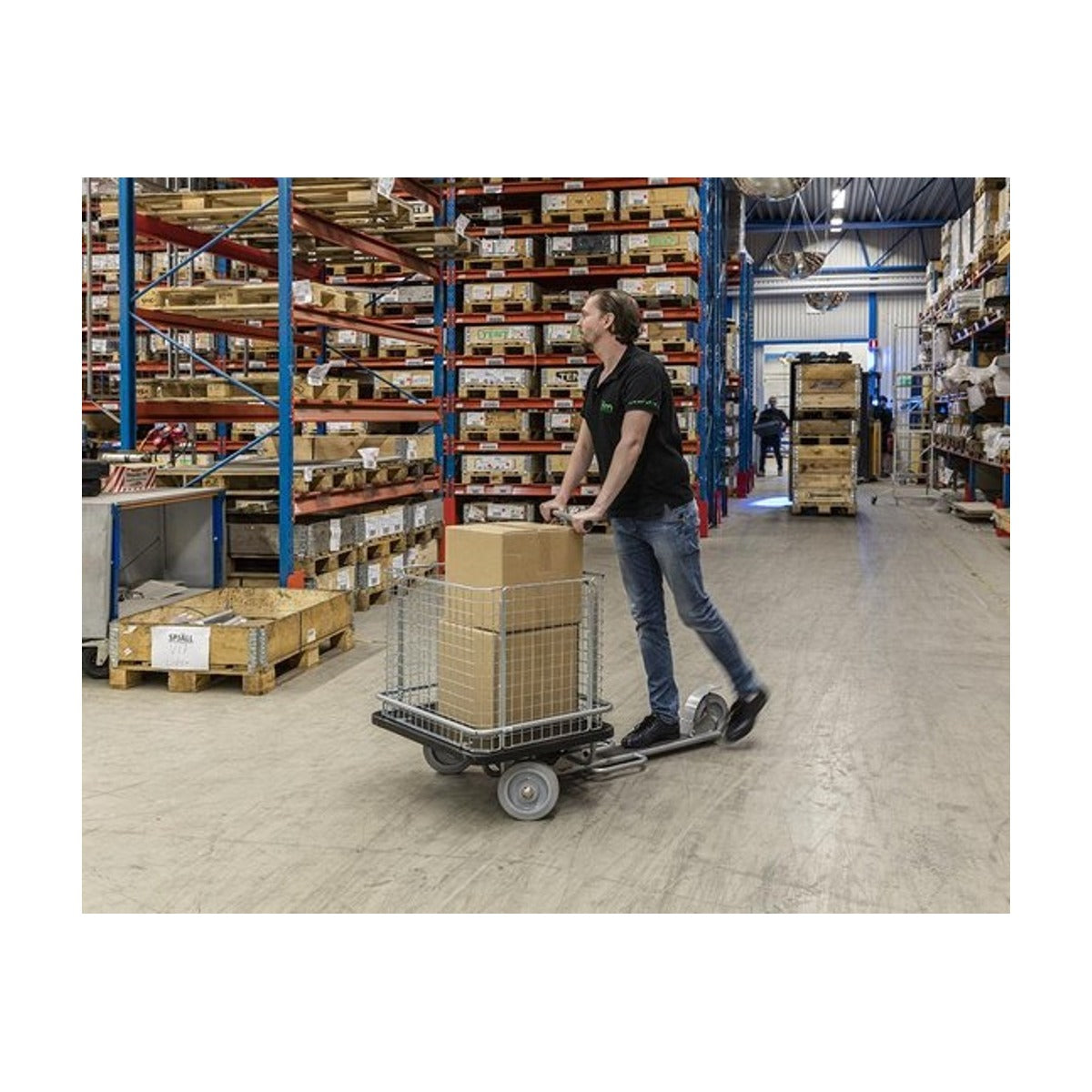 Magazijn of platform step met plateau en lekvrije wielen